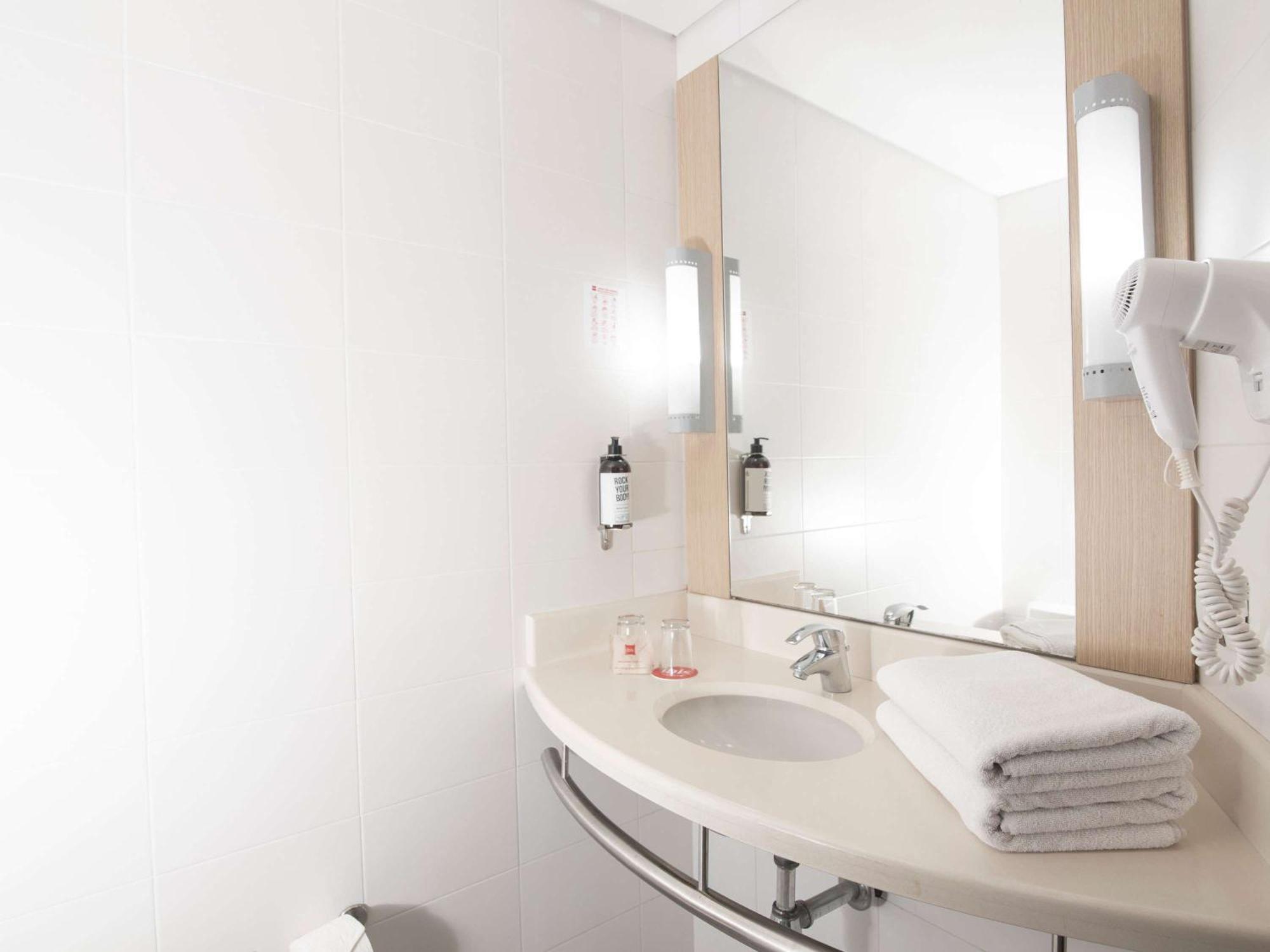 Ibis Medellin Hotel Ngoại thất bức ảnh